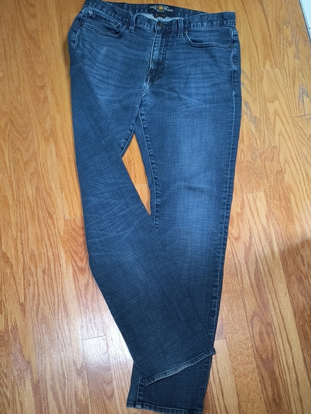 Lucky Brand Men's Athletic Fit Jeans in Dark Blue Wash, 33 x 34